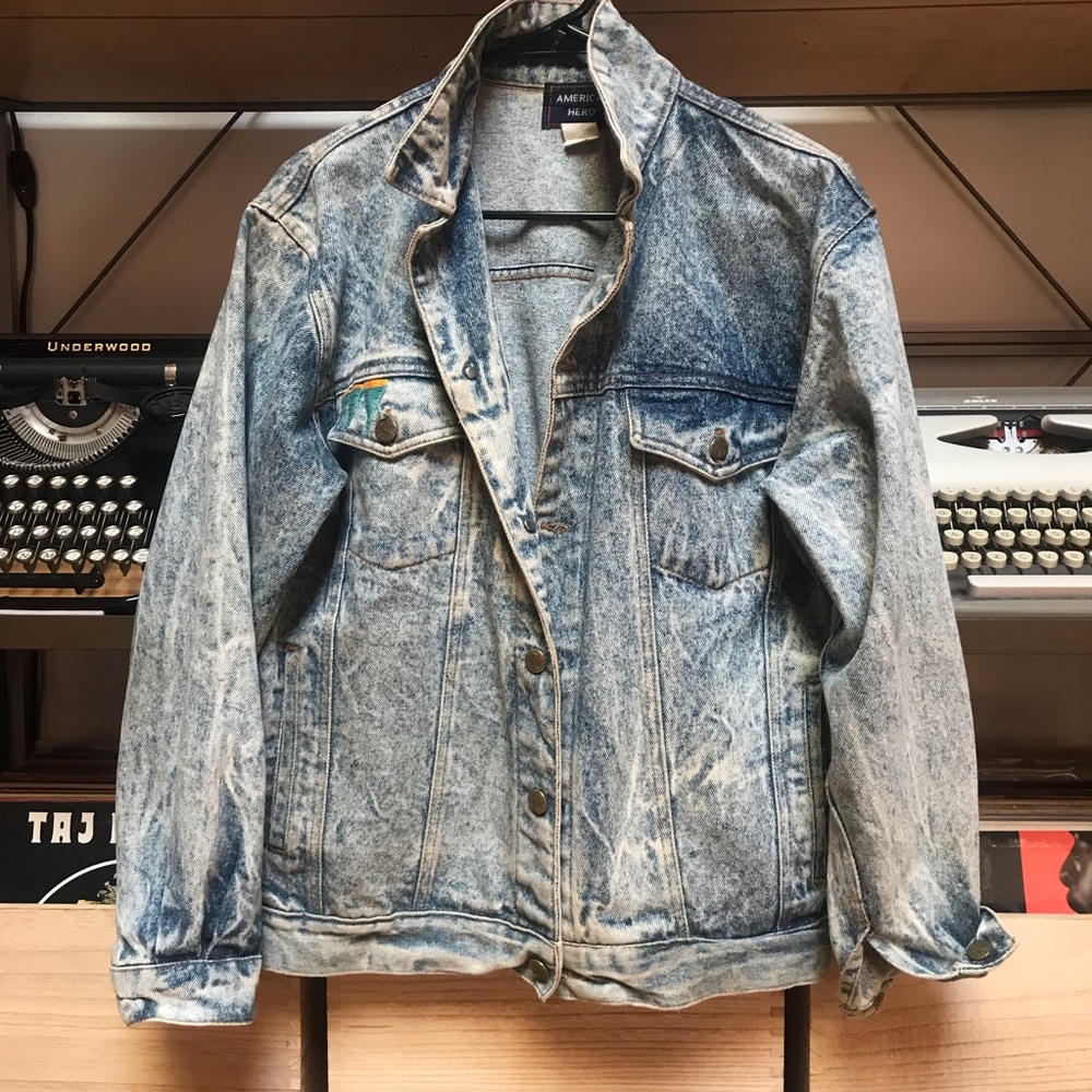 ◽️🔹Vintage Acid-Wash Denim Jacket 🔹◽️